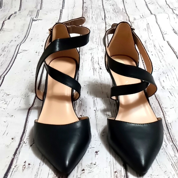 Black Buckle Strap Shoes 6/1/2 in good condition black - Picture 6 of 8